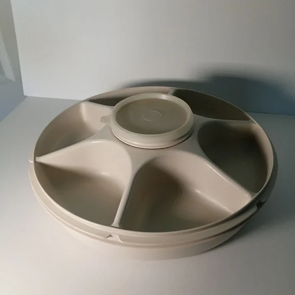 Vtg Tupperware Serving Dish with Cover and 6 Compartments plus Dip Bowl with Lid - Picture 4 of 12